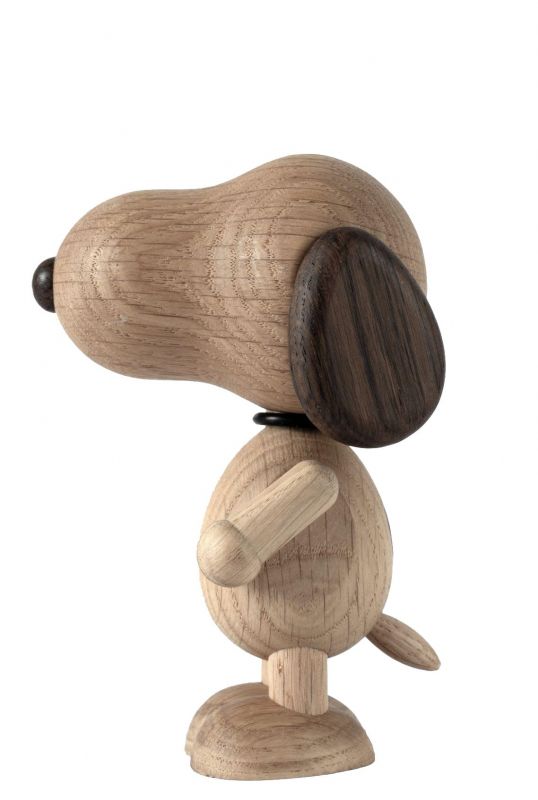 Detailaufnahme: Snoopy Holzfigur aus Eiche von Boyhood, handgefertigte Dekoration für Kinderzimmer.
